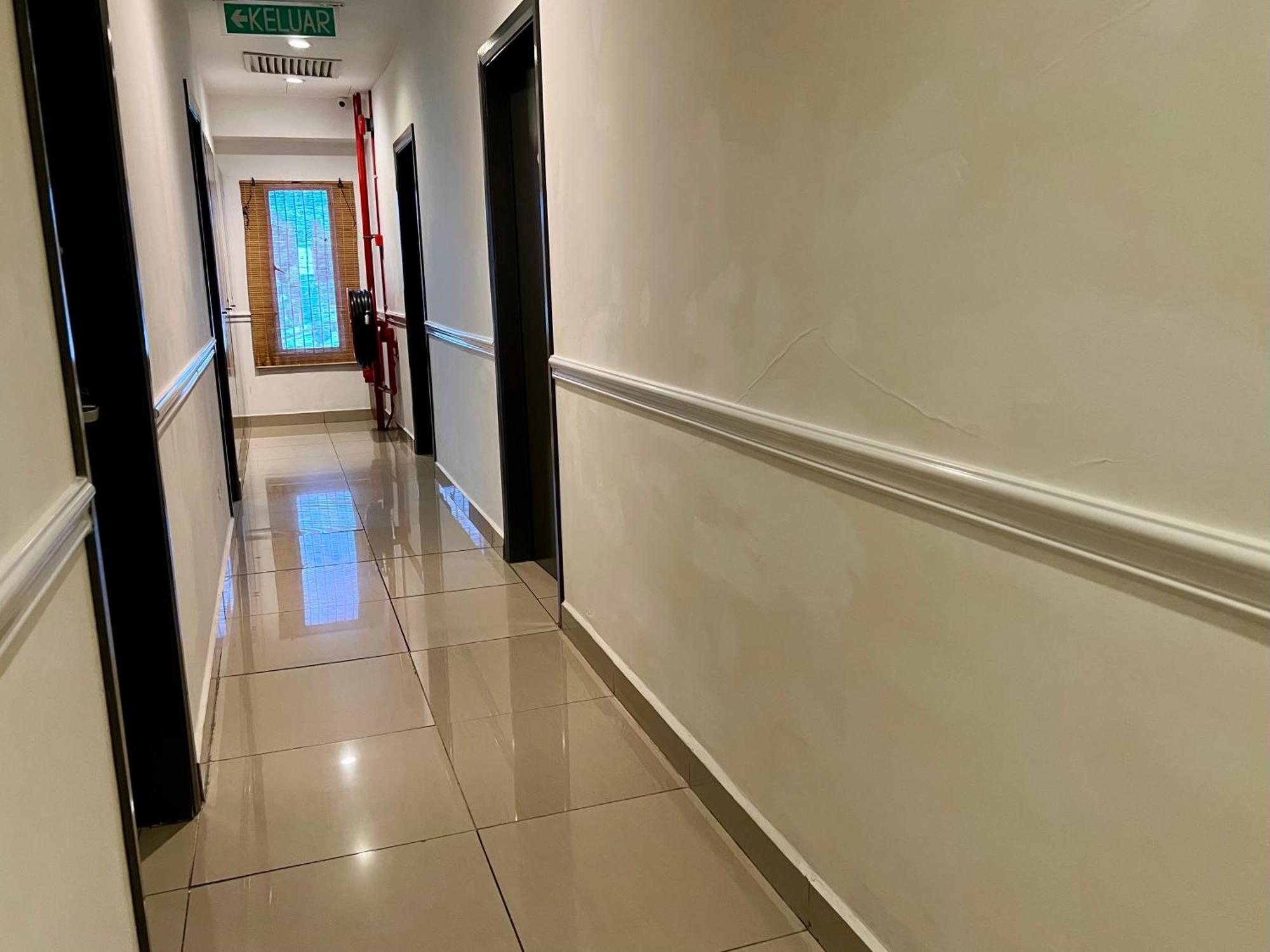 1 Hotel Taman Connaught — Photos 2